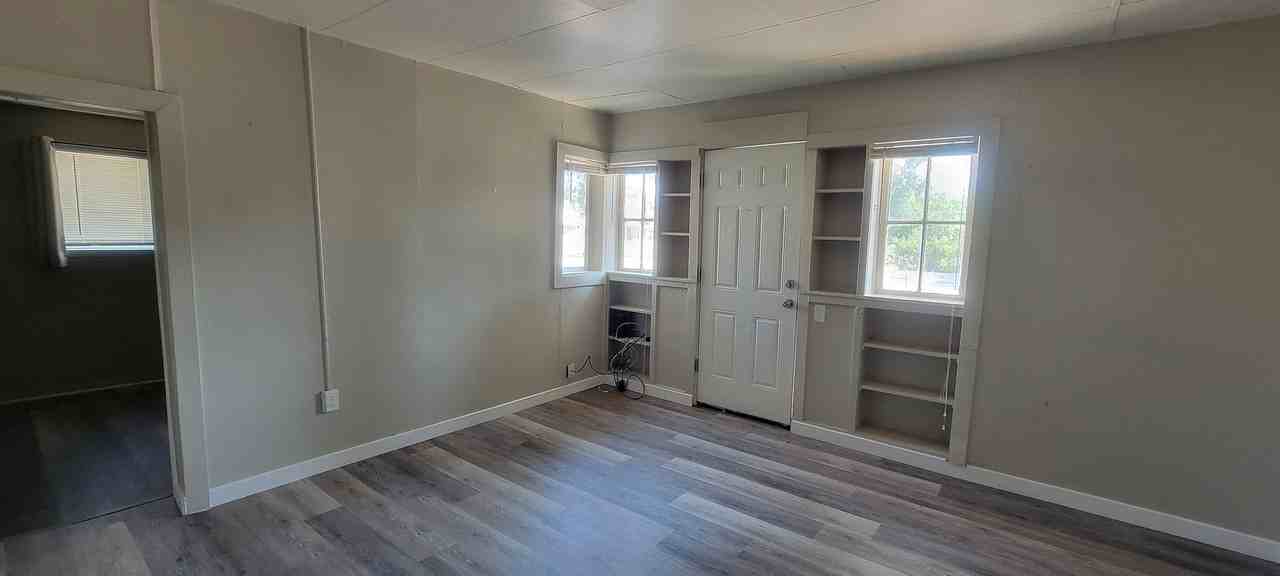 627 N 6th St - Photo 2 of 15