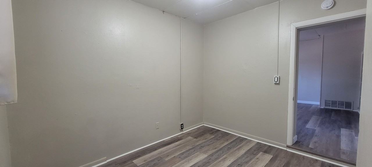 627 N 6th St - Photo 3 of 15