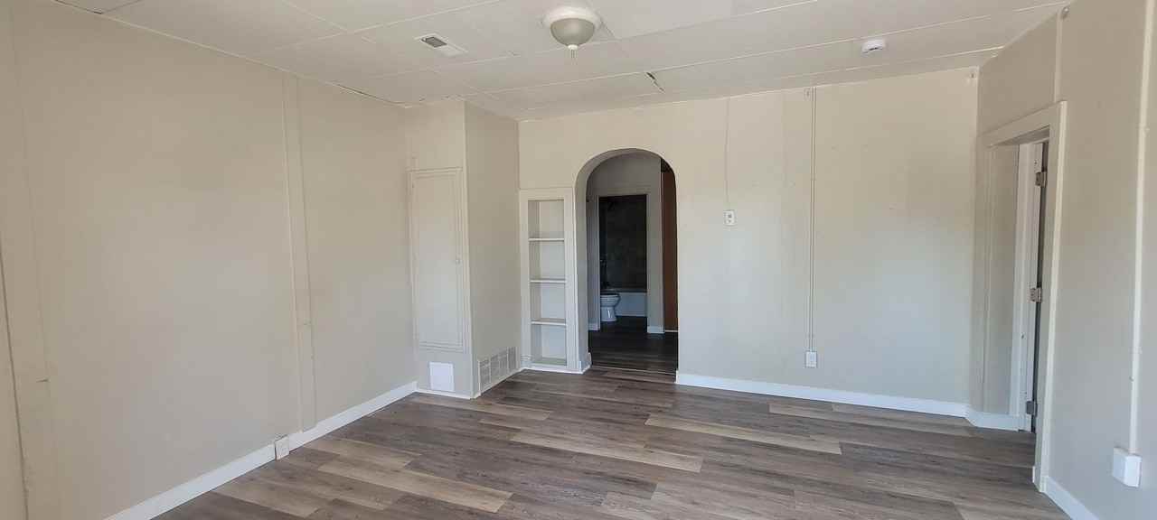 627 N 6th St - Photo 4 of 15