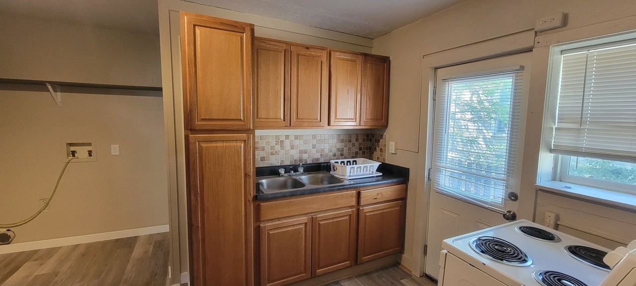 627 N 6th St - Photo 5 of 15