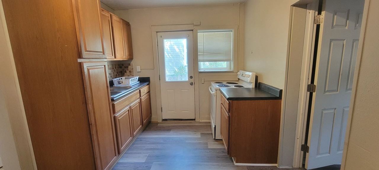 627 N 6th St - Photo 6 of 15