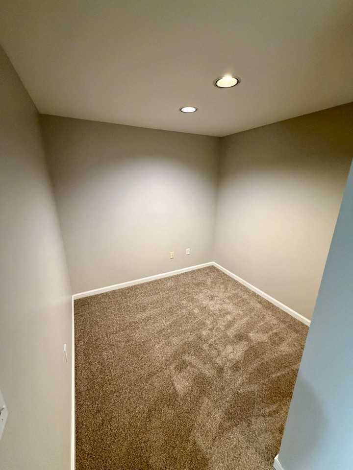 2000 W Barrett St #204 - Photo 3 of 24