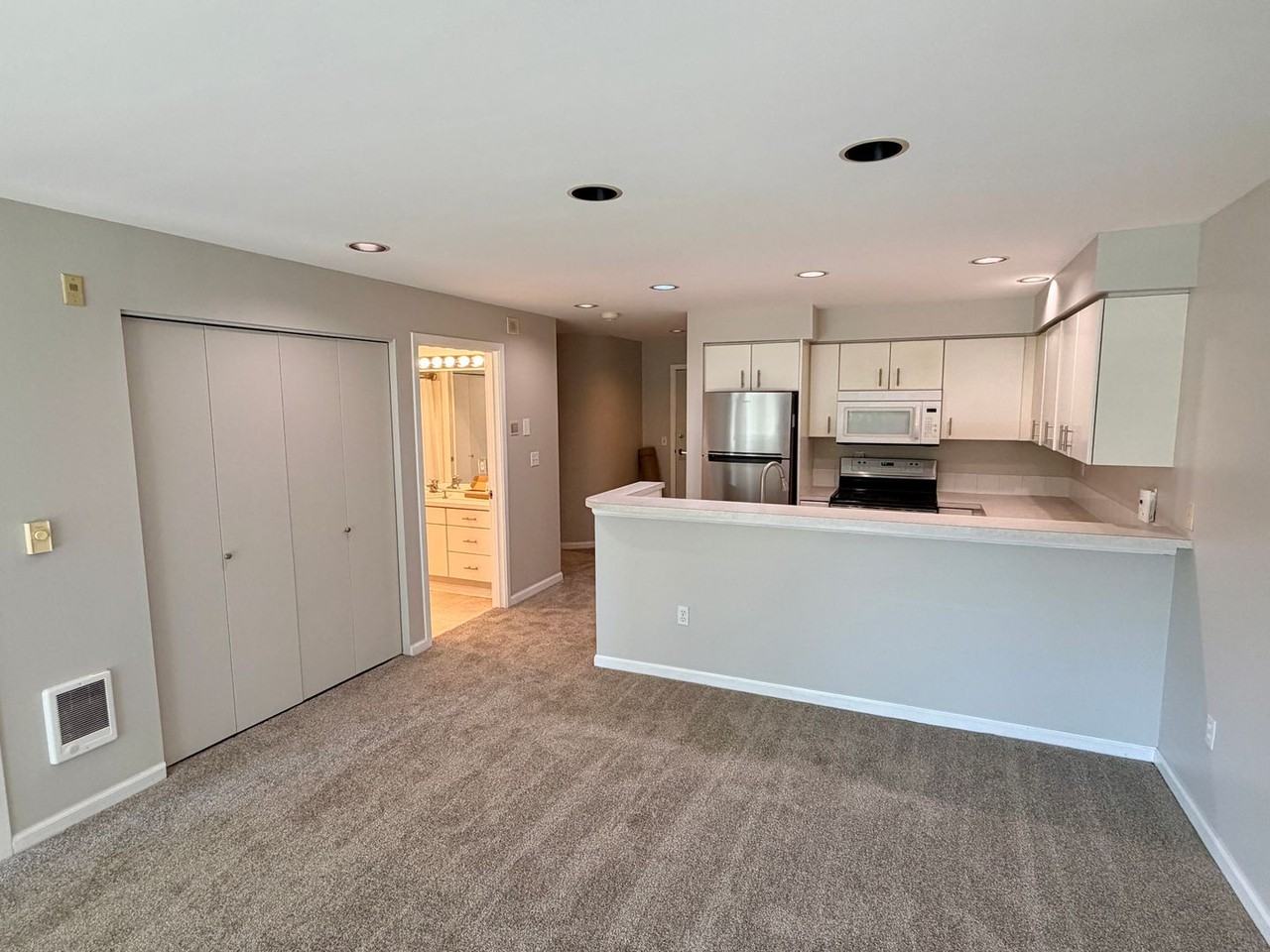 2000 W Barrett St #204 - Photo 6 of 24