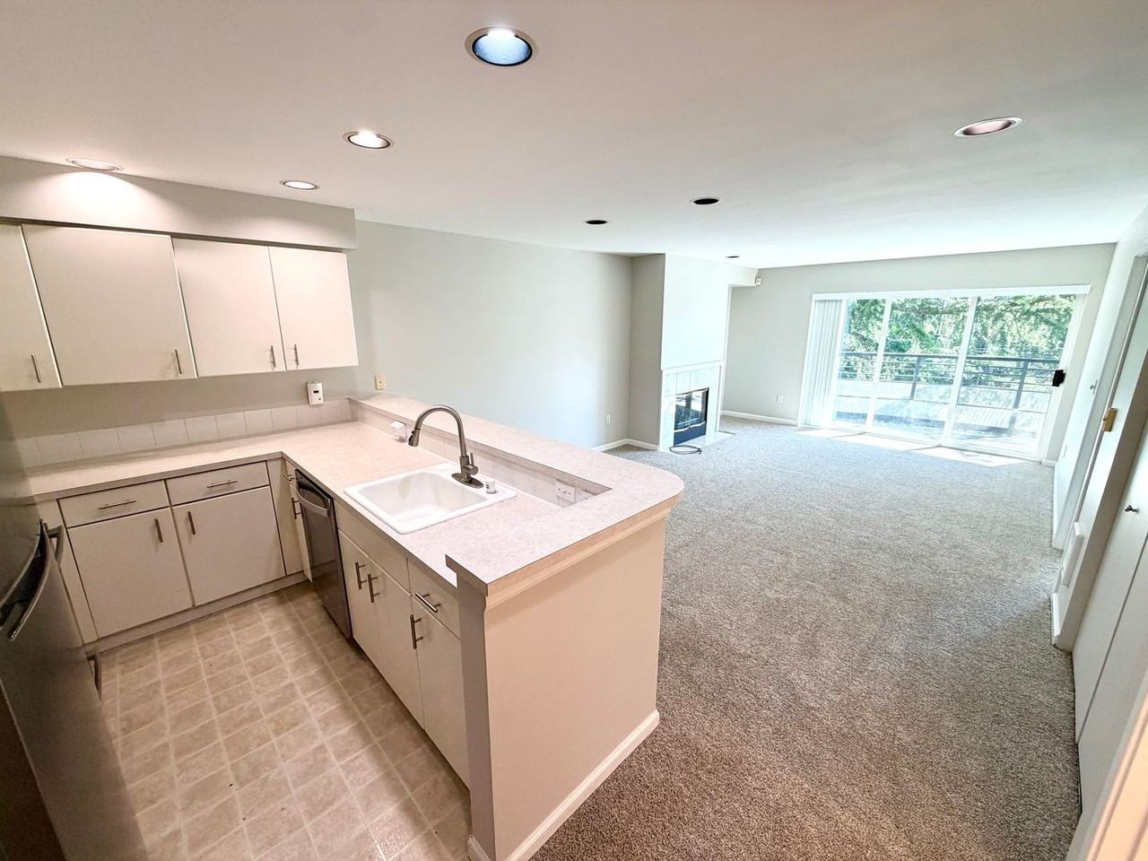2000 W Barrett St #204 - Photo 7 of 24