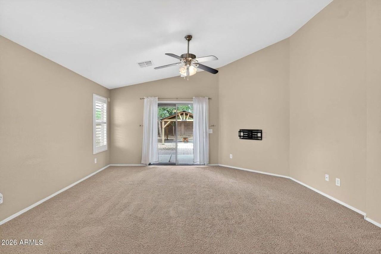 42059 W Cheyenne Dr - Photo 3 of 50