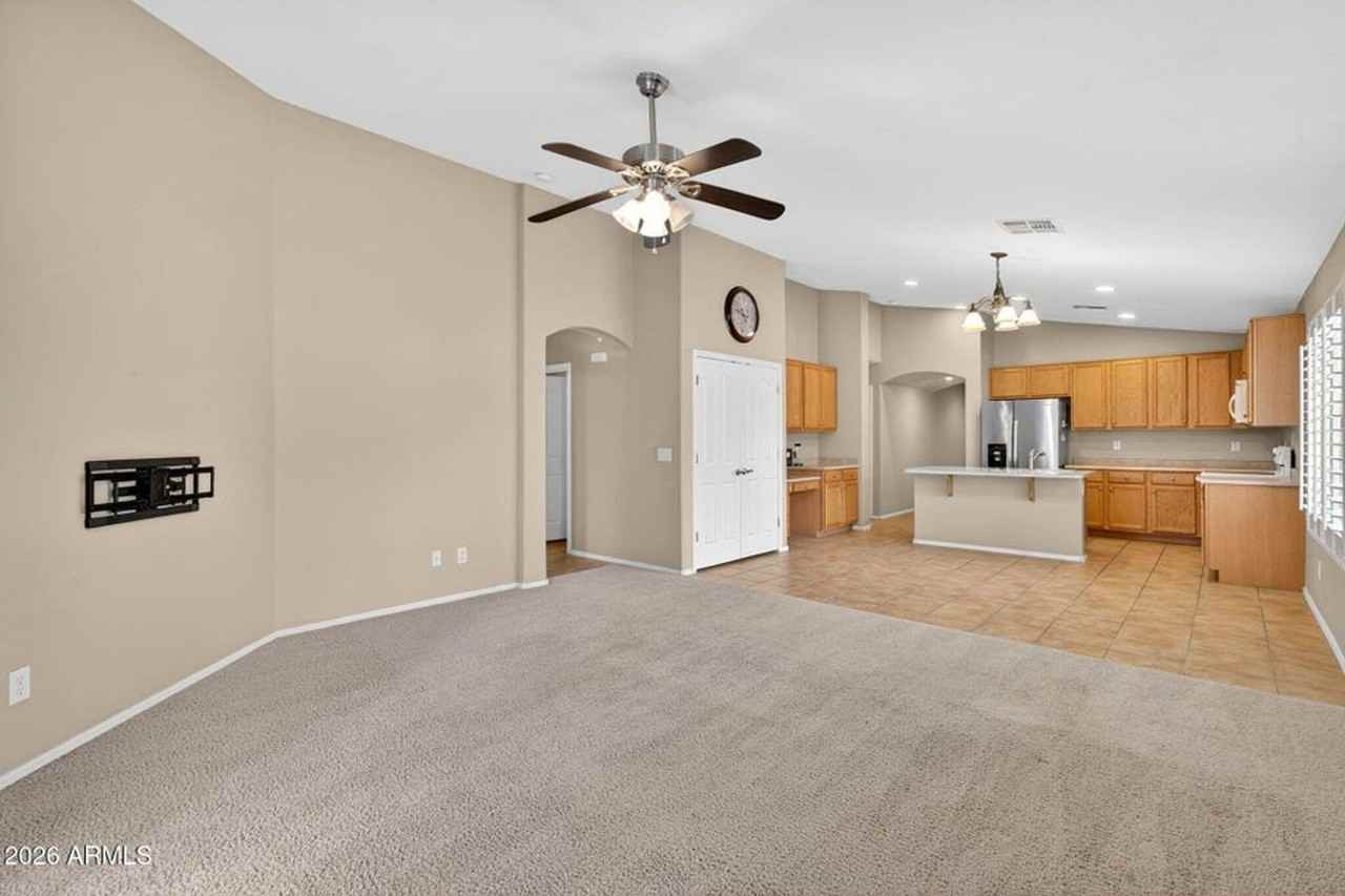 42059 W Cheyenne Dr - Photo 4 of 50