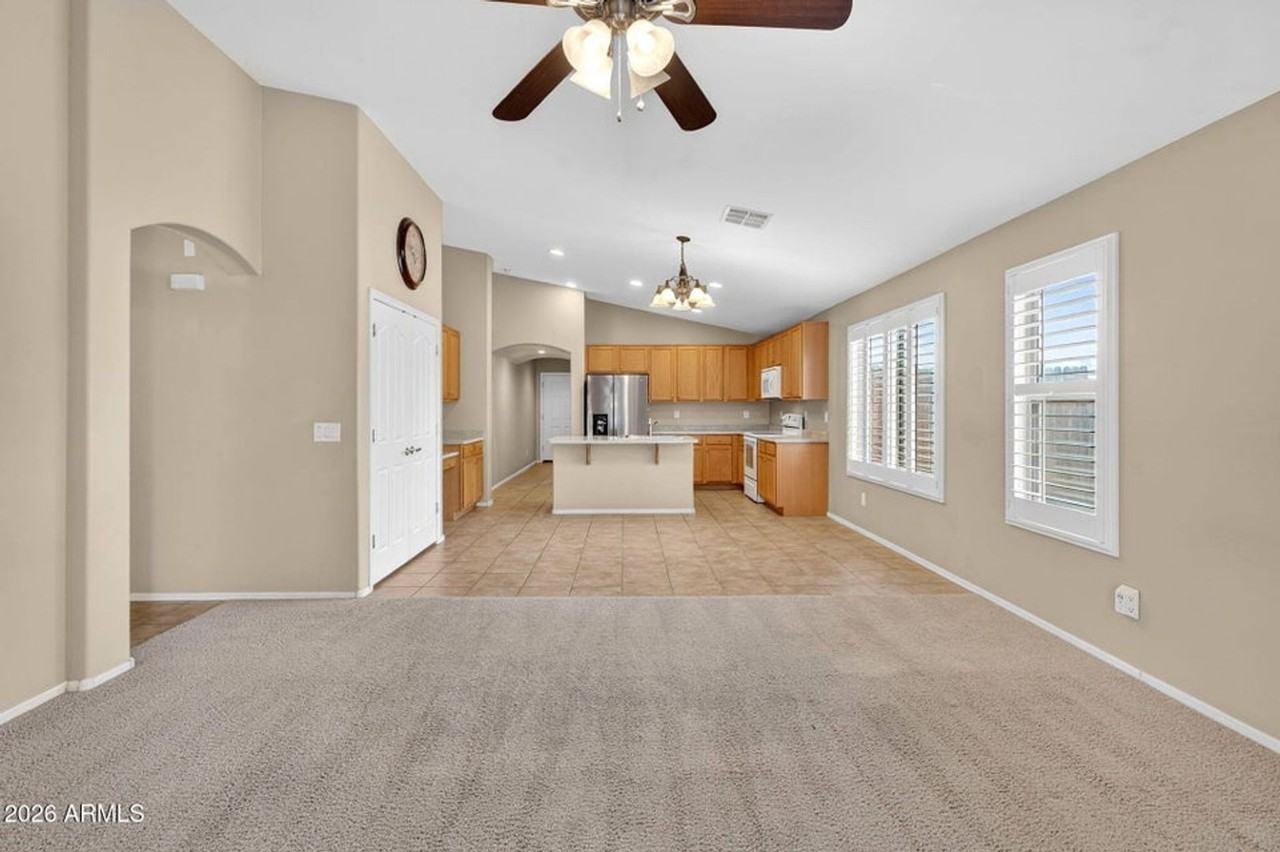 42059 W Cheyenne Dr - Photo 5 of 50