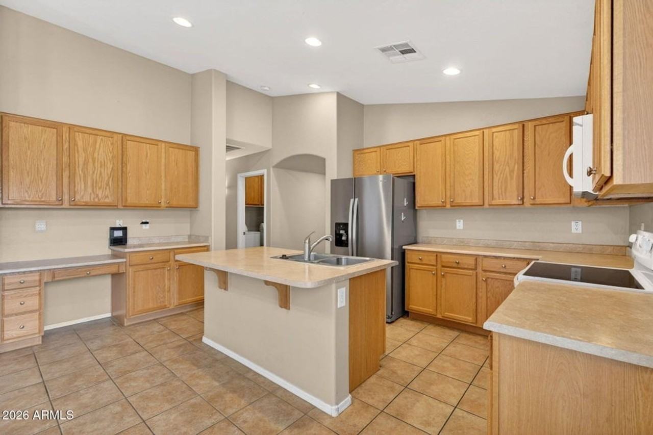 42059 W Cheyenne Dr - Photo 7 of 50