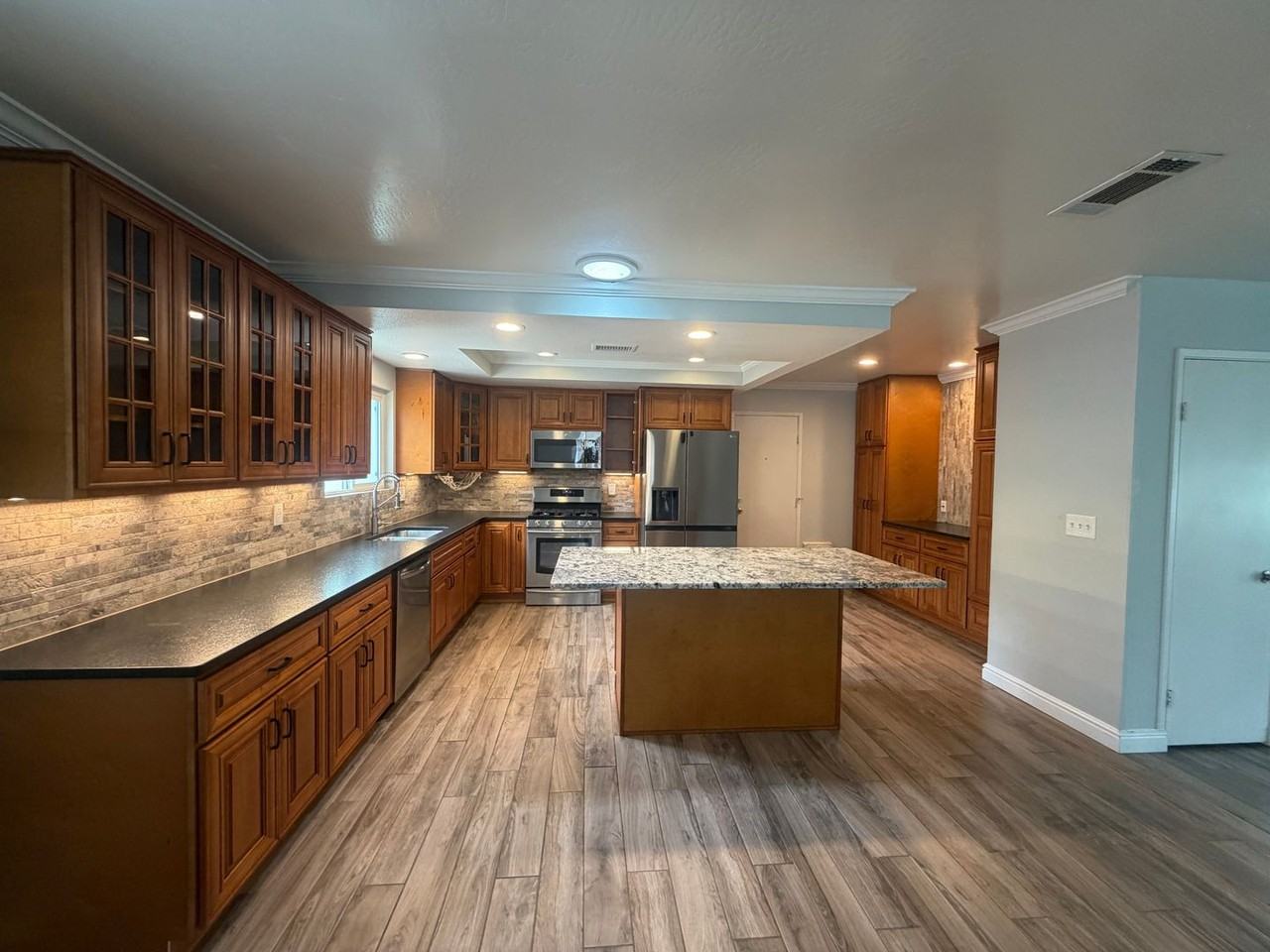 770 Catherine Ave - Photo 3 of 12