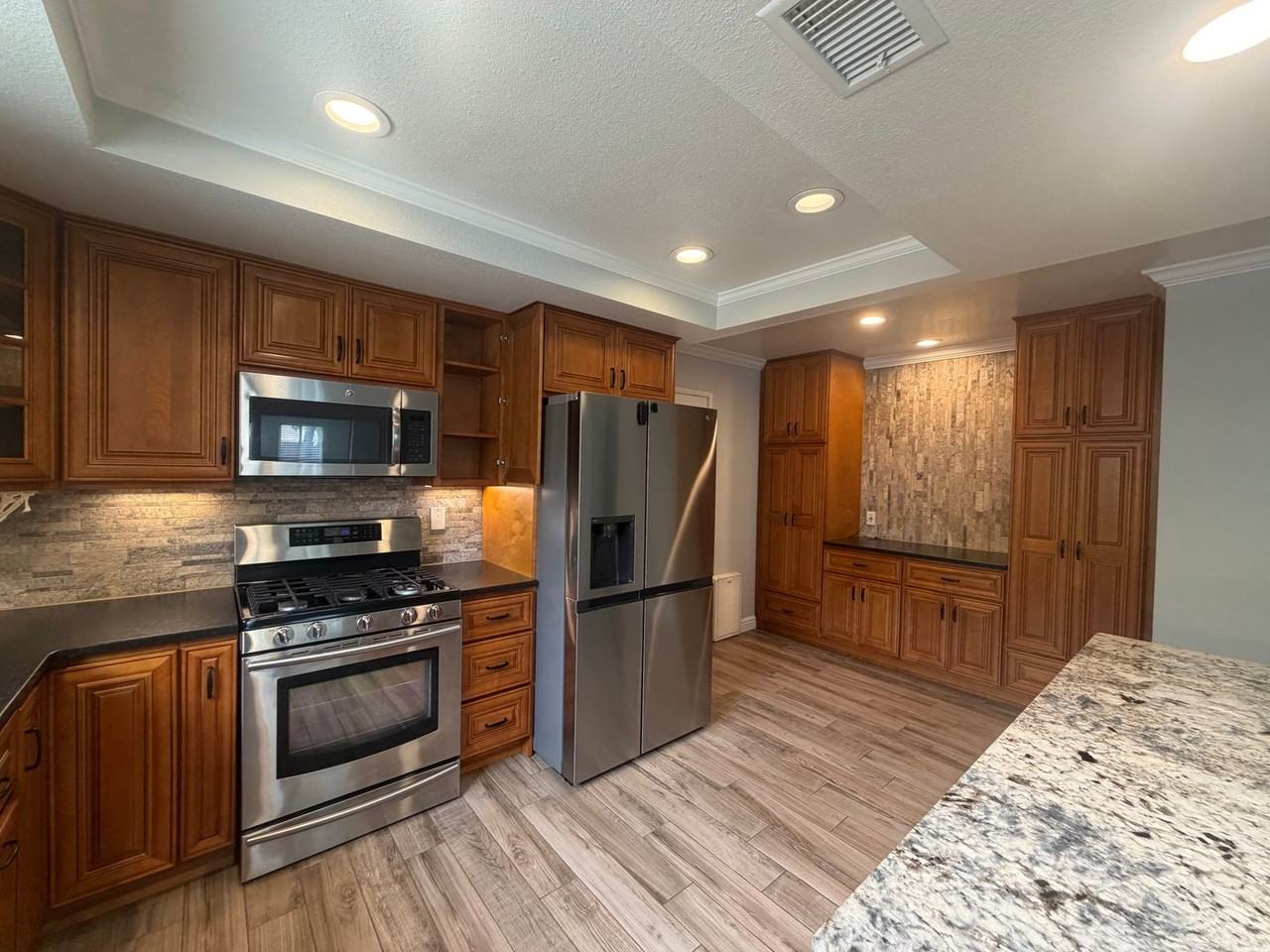 770 Catherine Ave - Photo 4 of 12