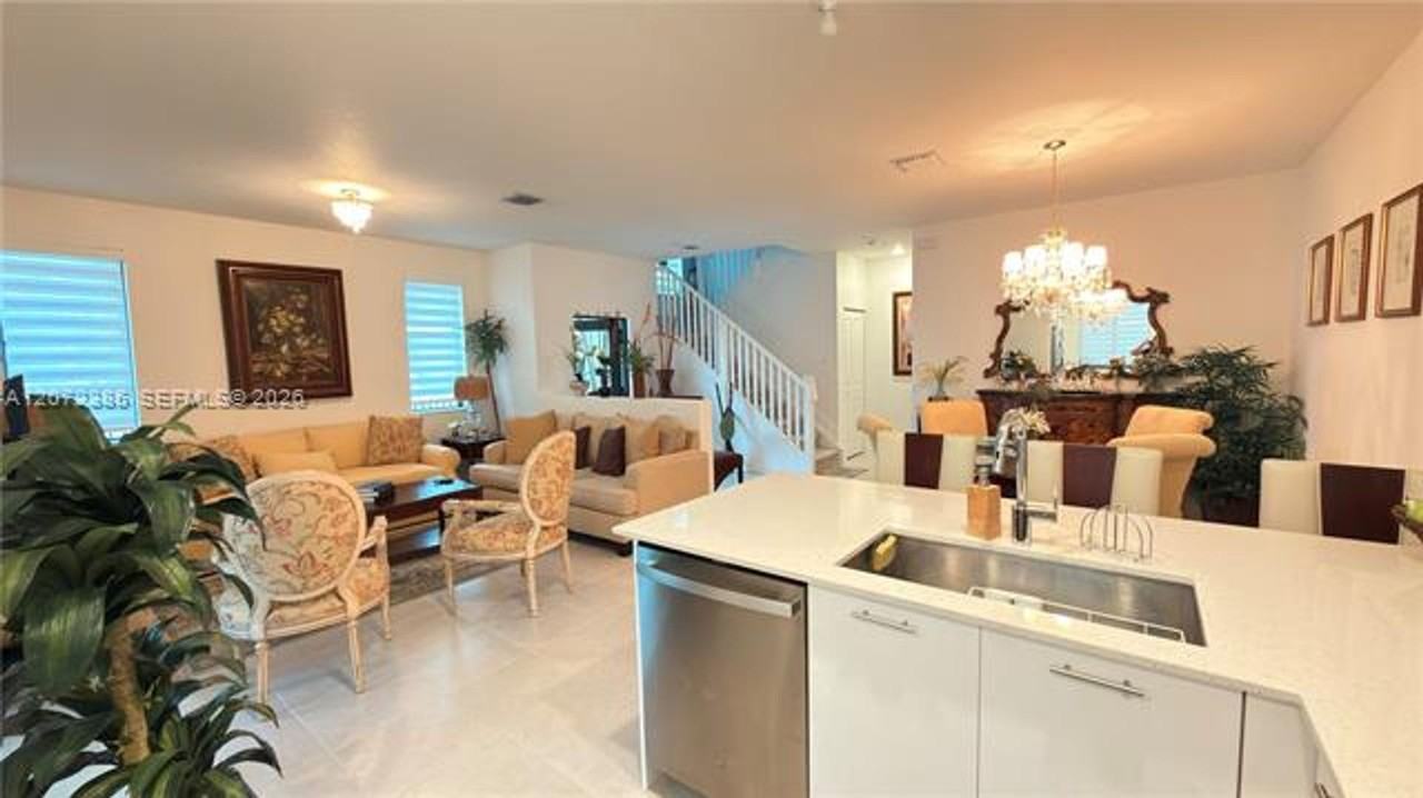 8388 8388 NW 49th St th 8388 - Photo 5 of 30