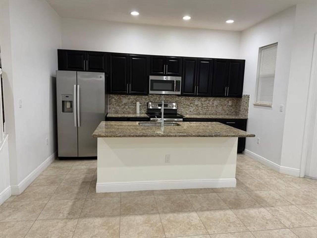12466 12466 NW 17th Ct th 12466 - Photo 4 of 15
