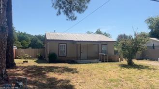 509 Jordan Ln - Photo 1 of 1