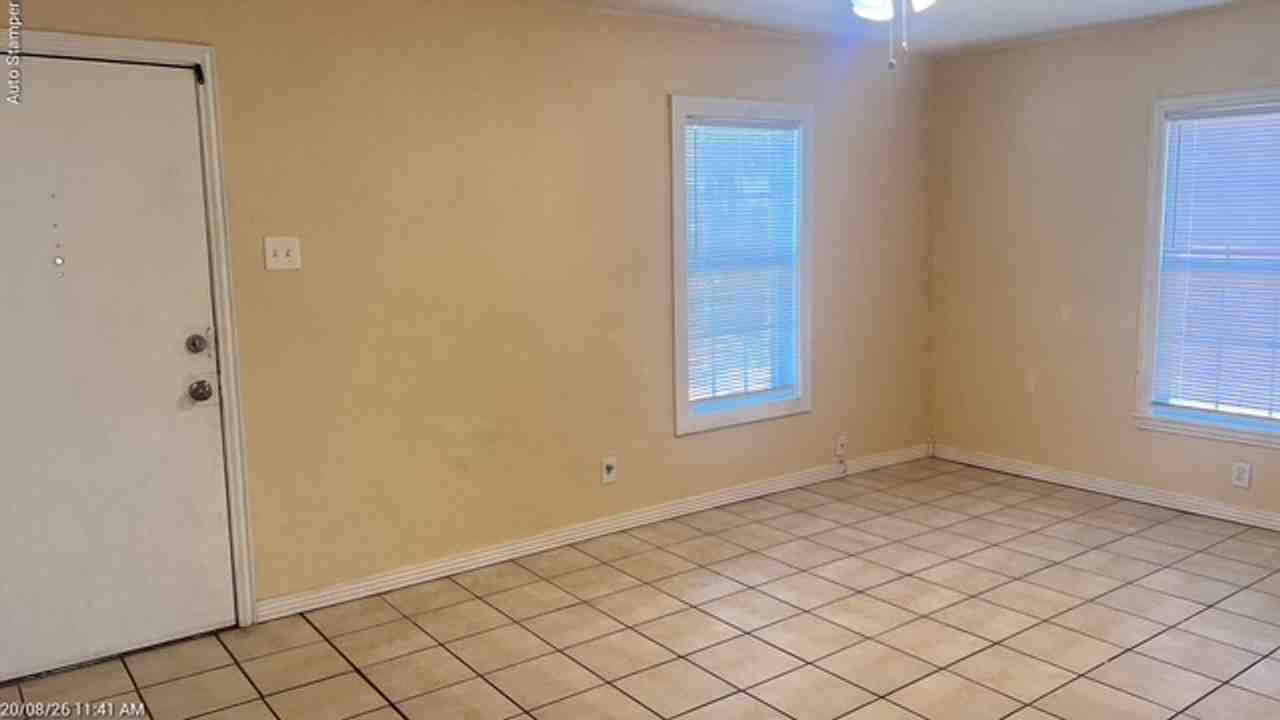 509 Jordan Ln - Photo 2 of 26