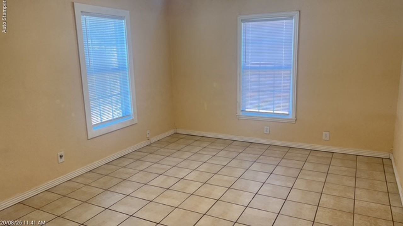 509 Jordan Ln - Photo 3 of 26