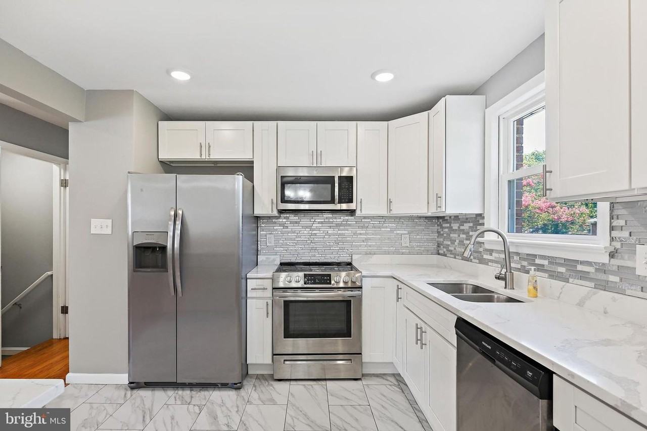 8305 Bernard Dr - Photo 6 of 13