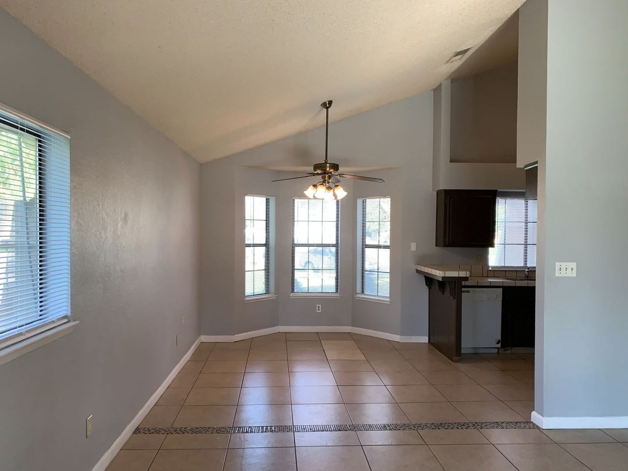 4525 Trumbull Dr - Photo 6 of 20