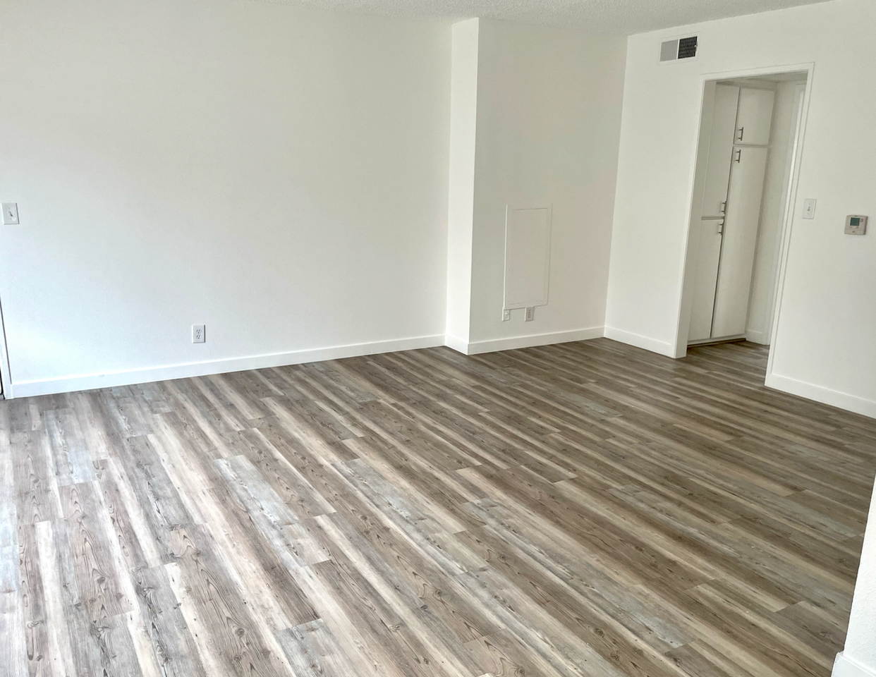 7037 Alabama Ave - Photo 3 of 9
