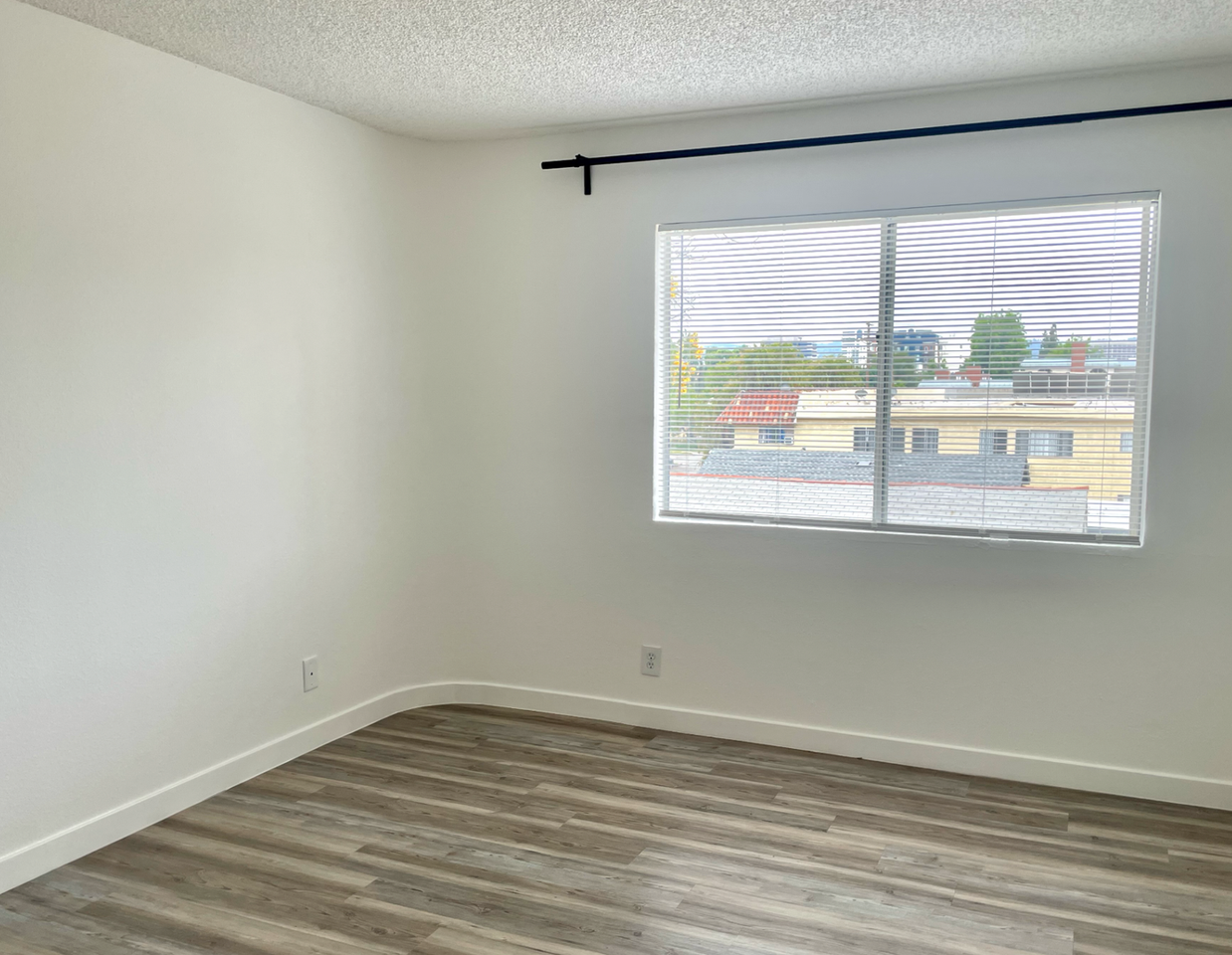 7037 Alabama Ave - Photo 4 of 9