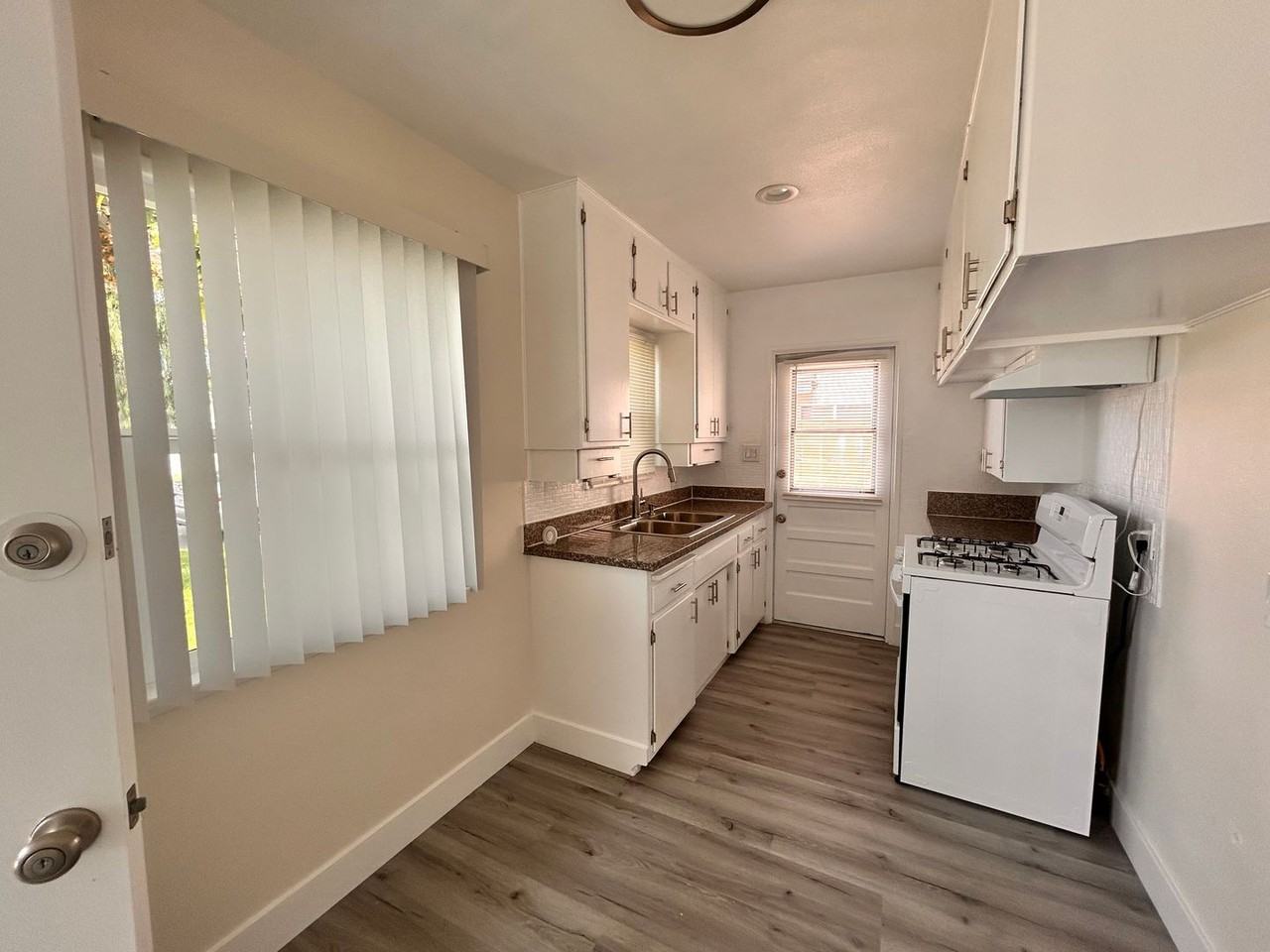 14764 Ryon Ave - Photo 3 of 10