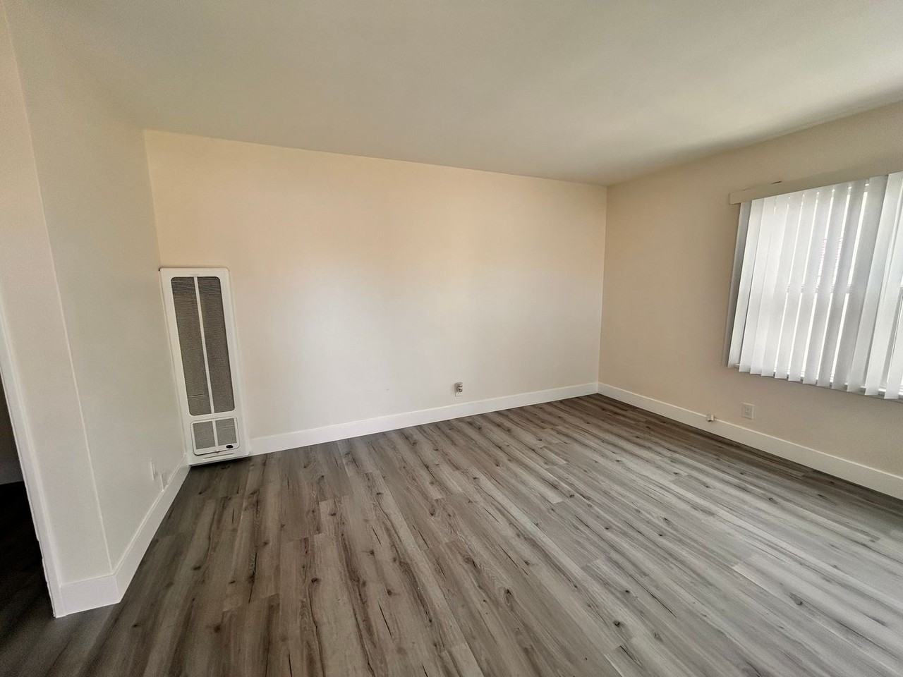 14764 Ryon Ave - Photo 4 of 10