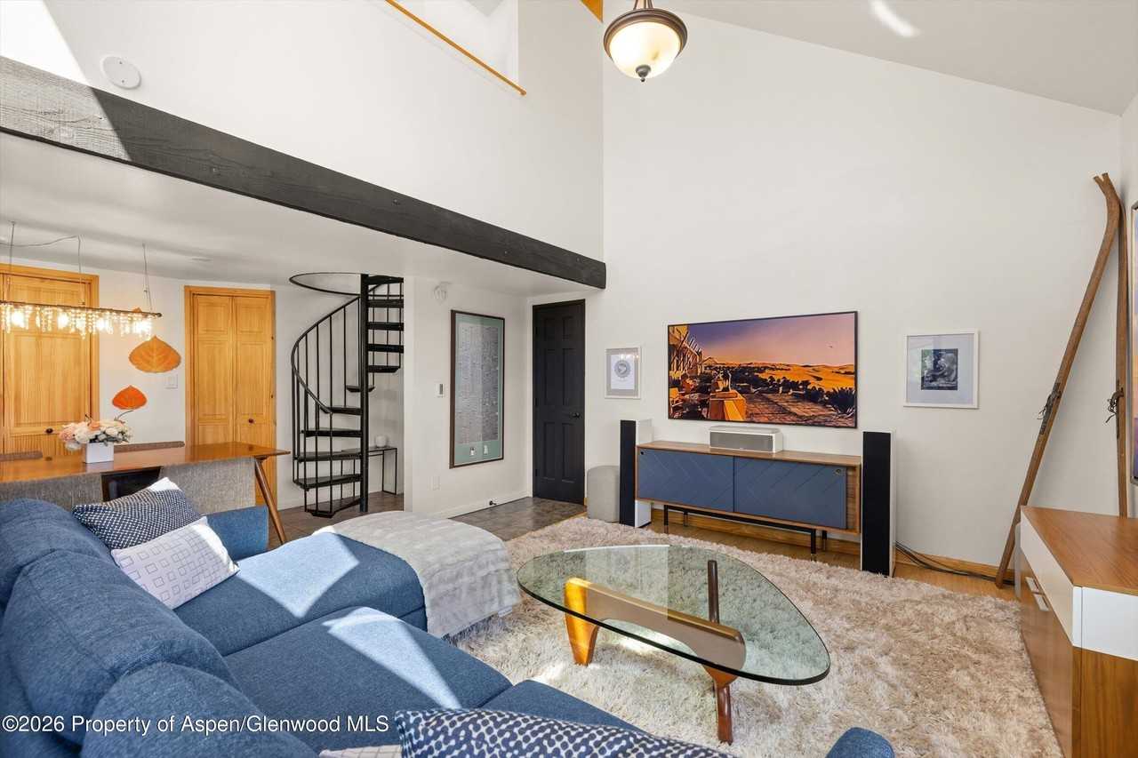 295 Upper Ranch Rd - Photo 4 of 34