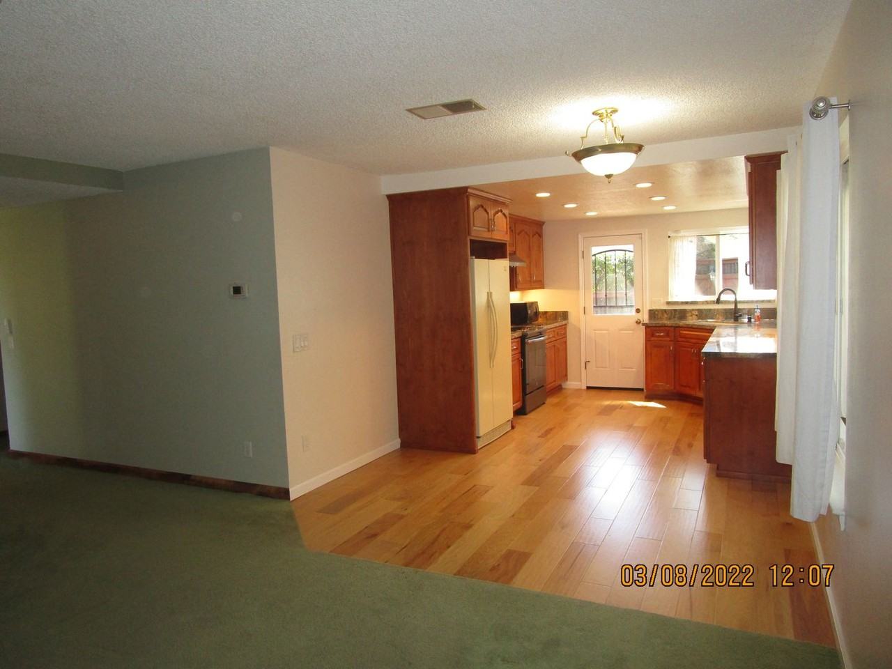 2827 Owens St - Photo 4 of 20