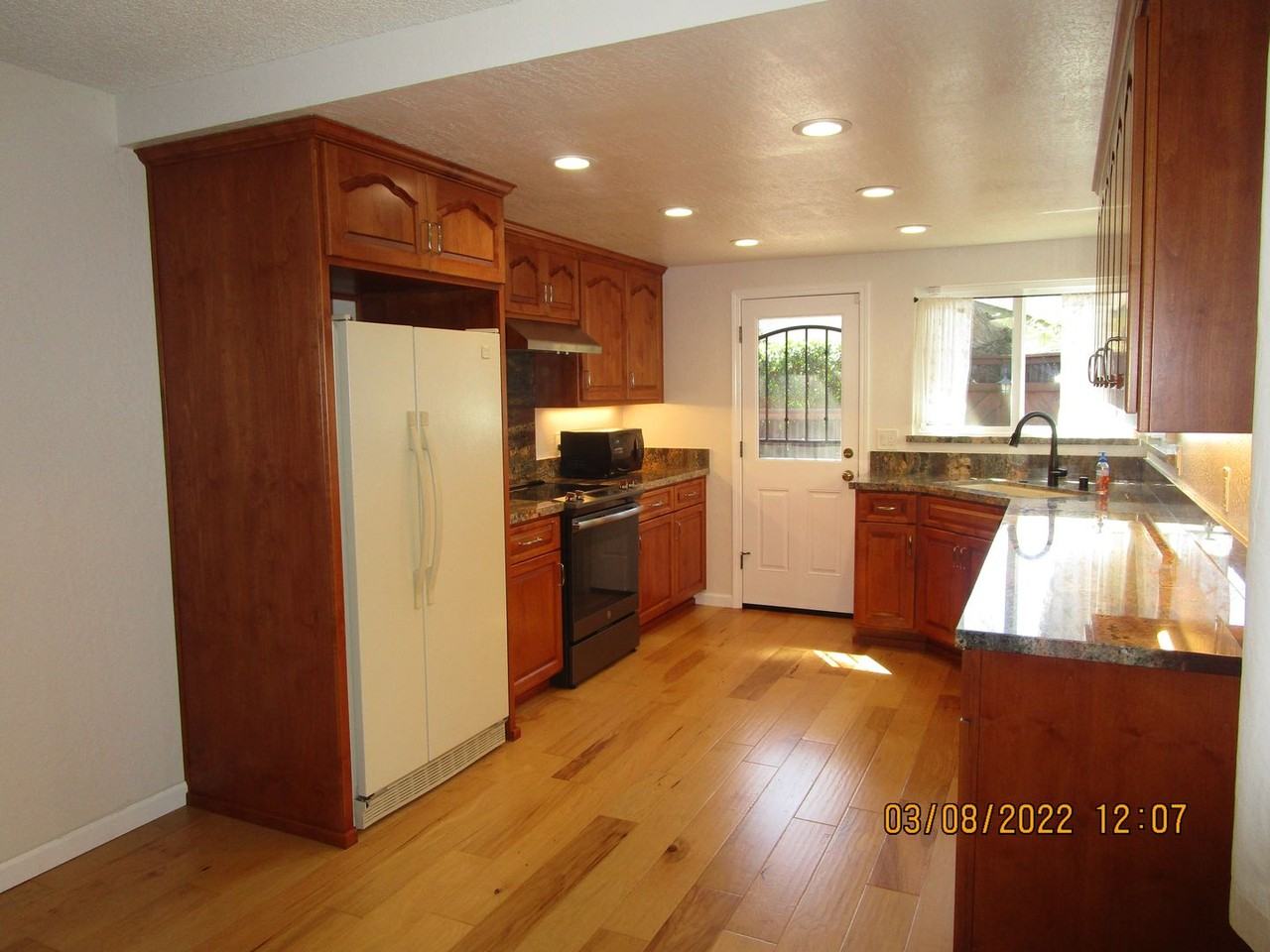 2827 Owens St - Photo 5 of 20