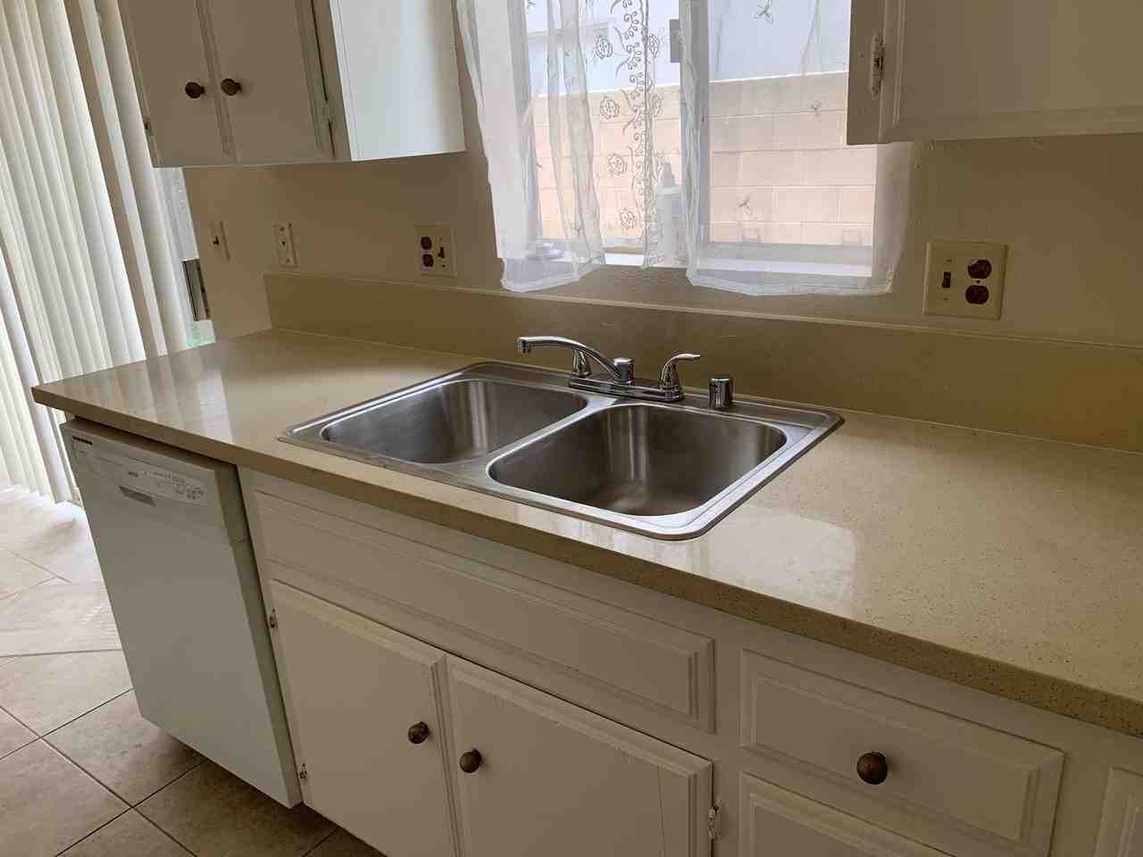 921 Mount Olive Dr - Photo 5 of 16