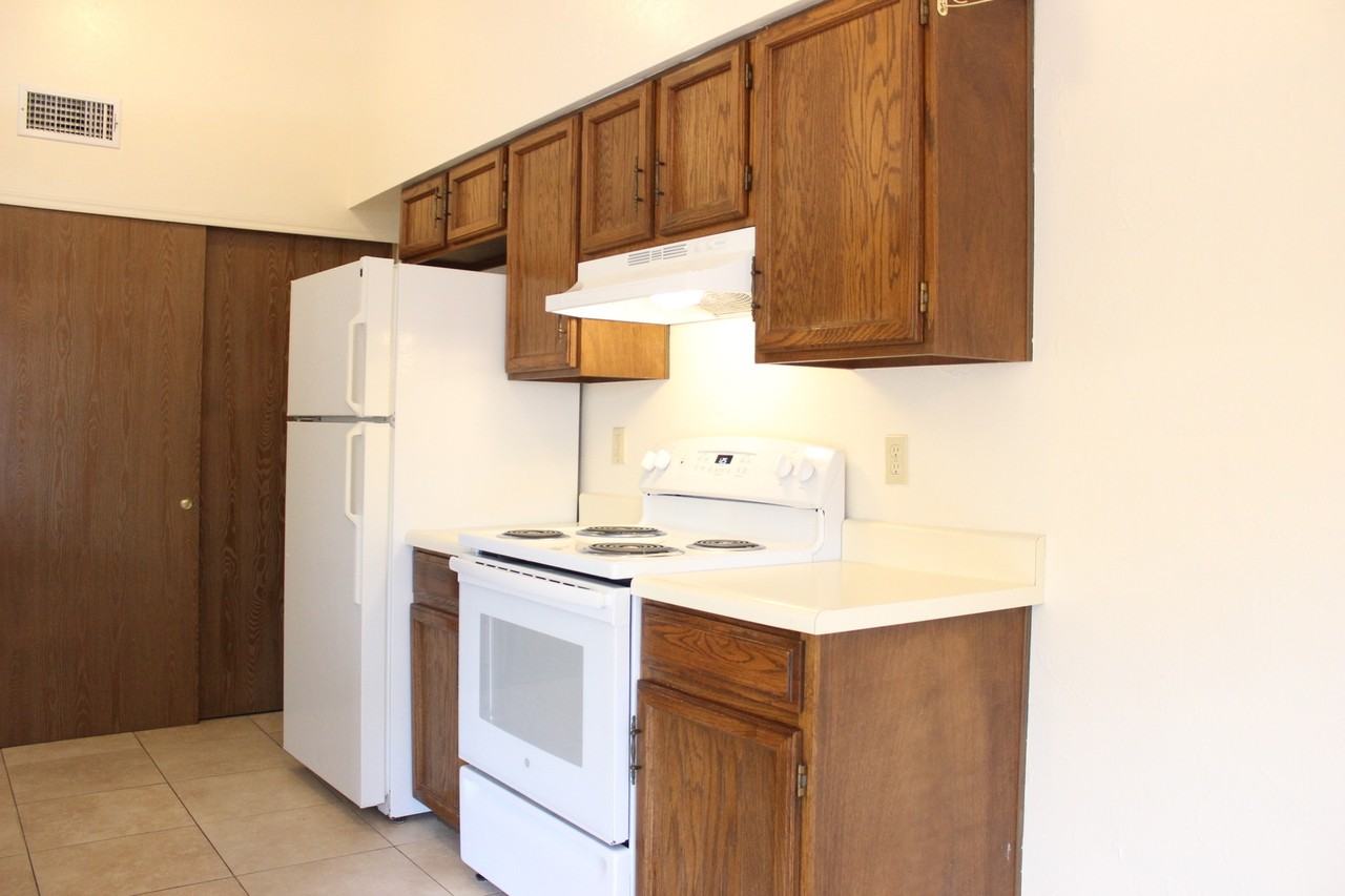 609 S Liana Ct - Photo 3 of 9