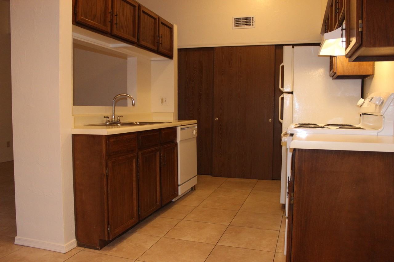 609 S Liana Ct - Photo 4 of 9