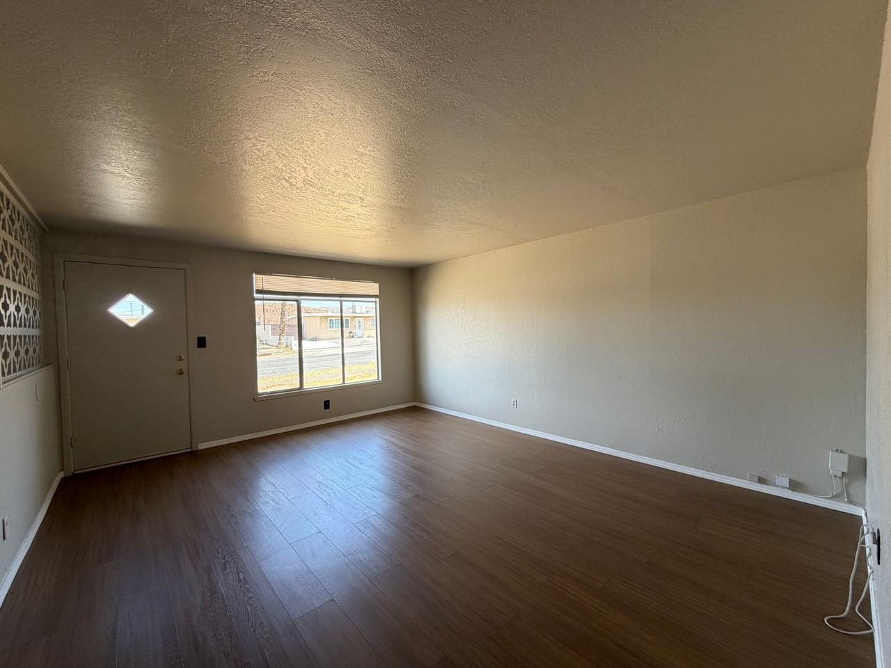 1020 Taos Dr - Photo 6 of 34
