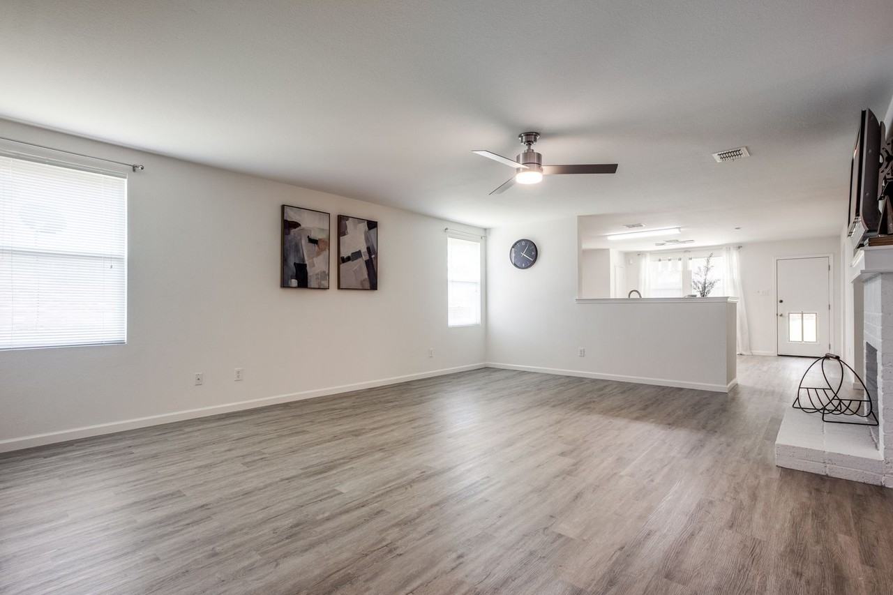 12685 Drexel St - Photo 5 of 13