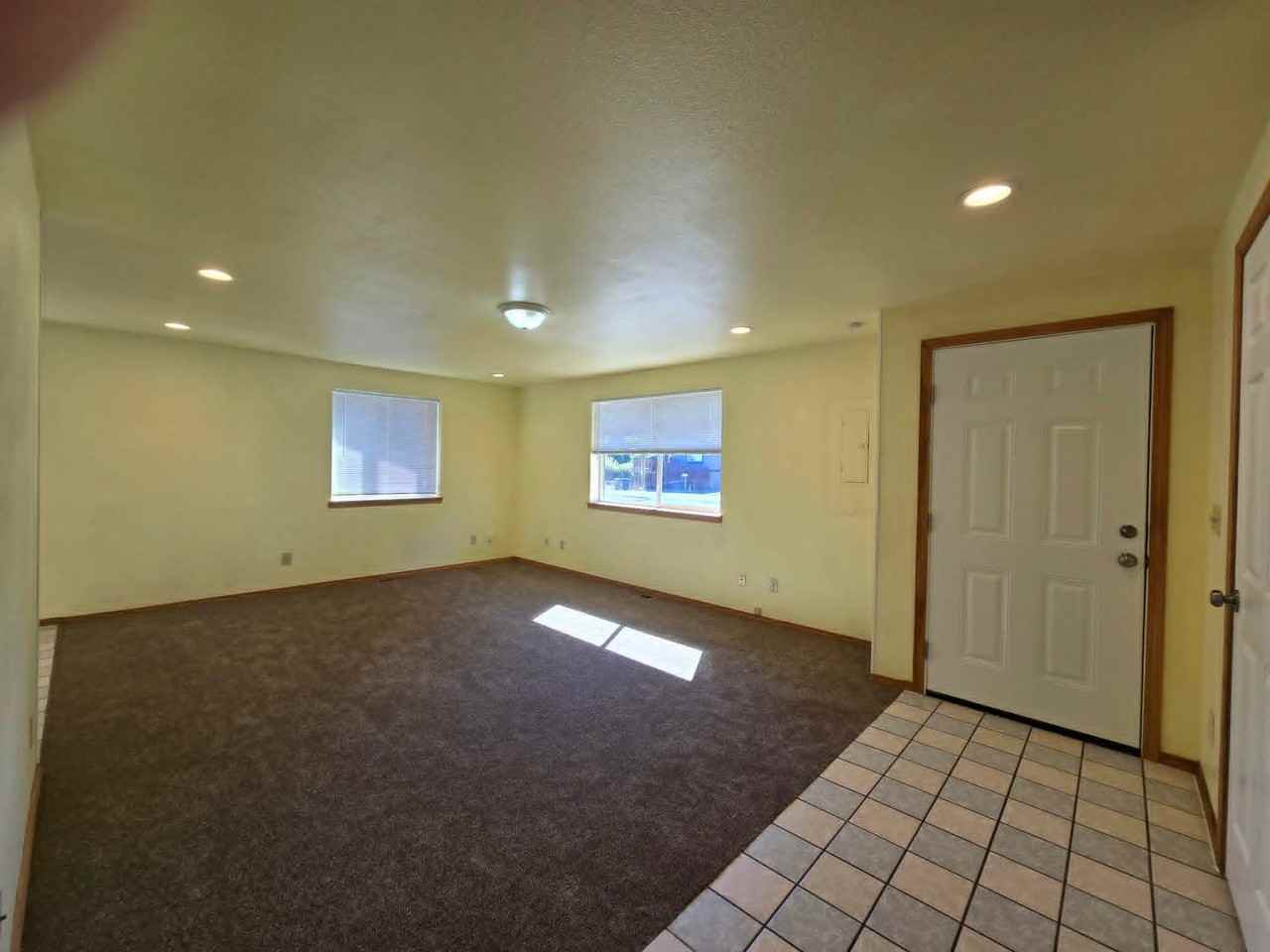 2114 Becker St - Photo 2 of 11
