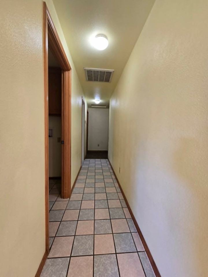 2114 Becker St - Photo 5 of 11