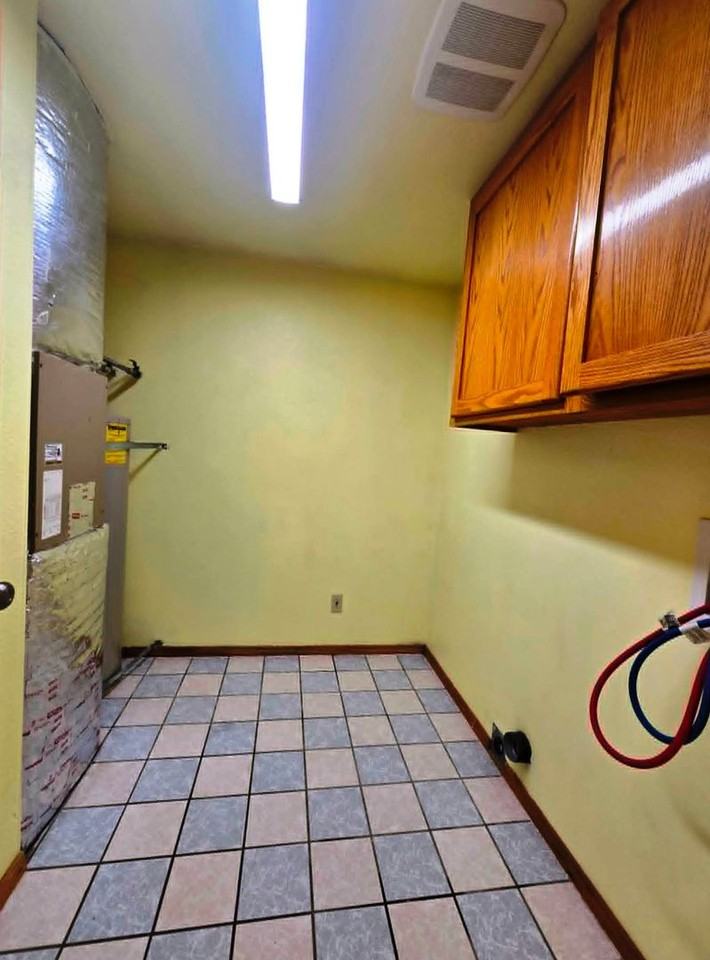 2114 Becker St - Photo 6 of 11