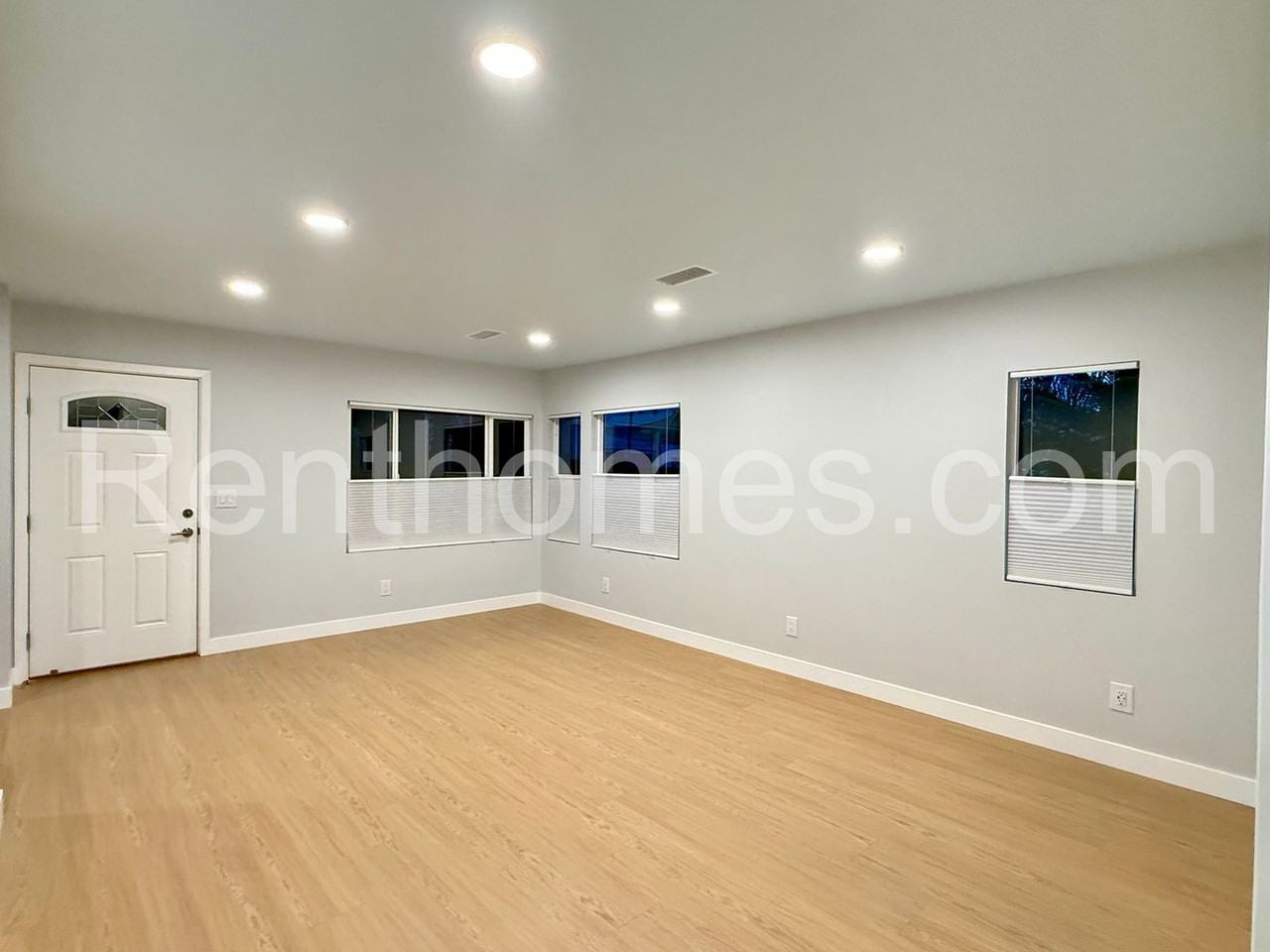 1831 Thomas Ave - Photo 4 of 28