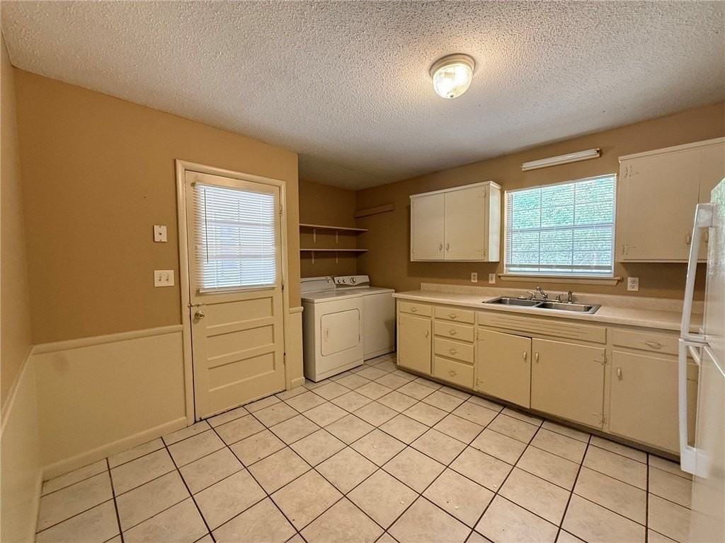 2208 Sycamore Pl - Photo 3 of 18