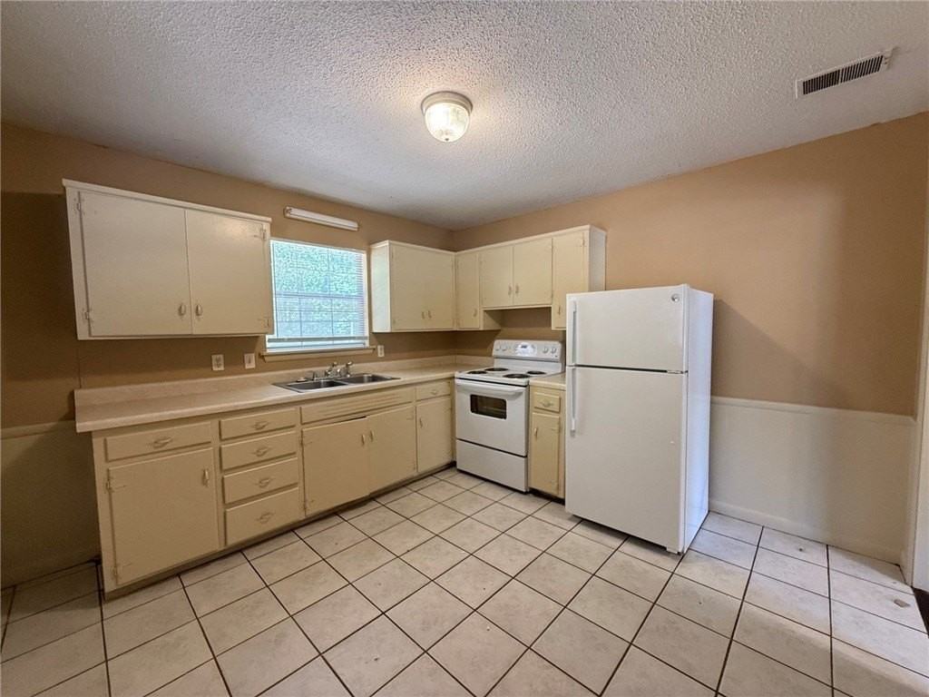 2208 Sycamore Pl - Photo 4 of 18