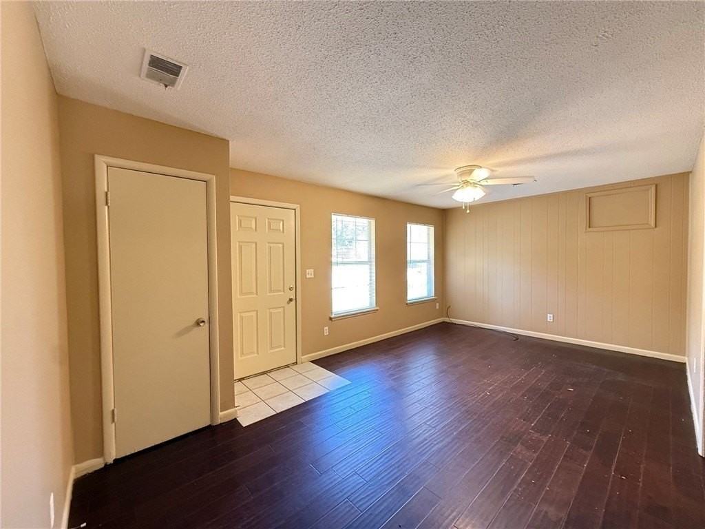 2208 Sycamore Pl - Photo 5 of 18