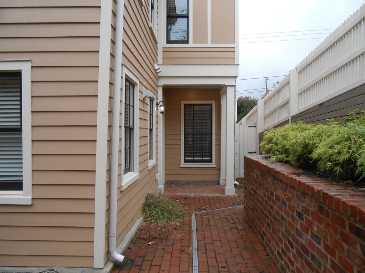 2119 E Broad St - Photo 3 of 29