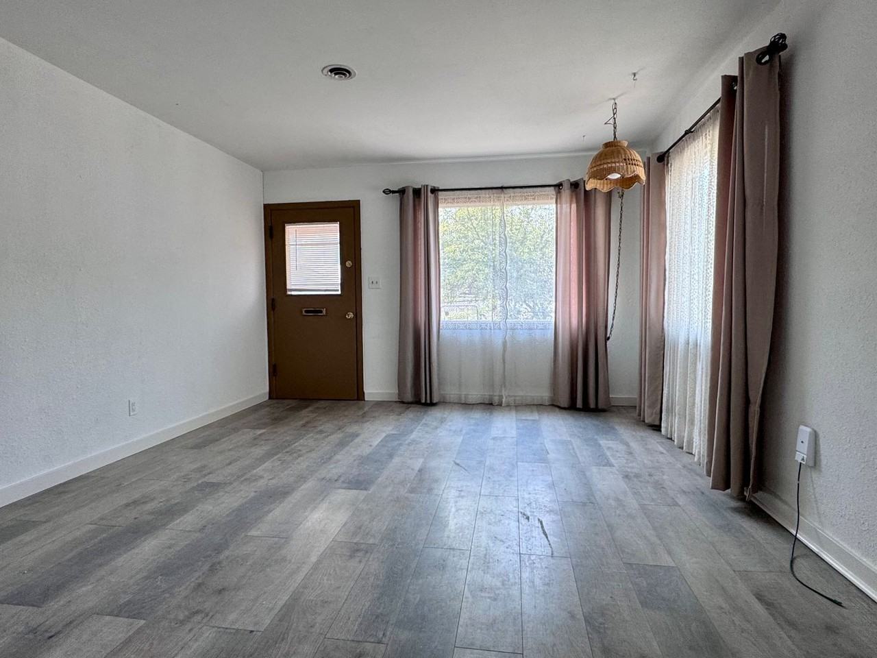1101 F Ave - Photo 4 of 27