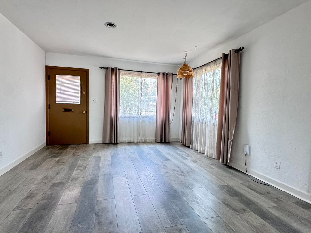 1101 F Ave - Photo 6 of 27