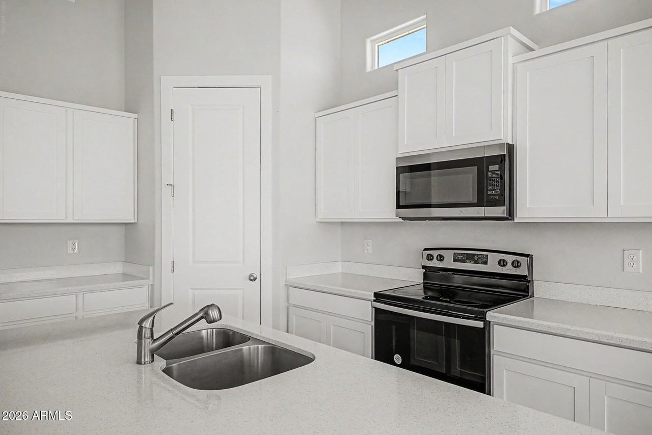 13316 S 190th Ave - Photo 3 of 18