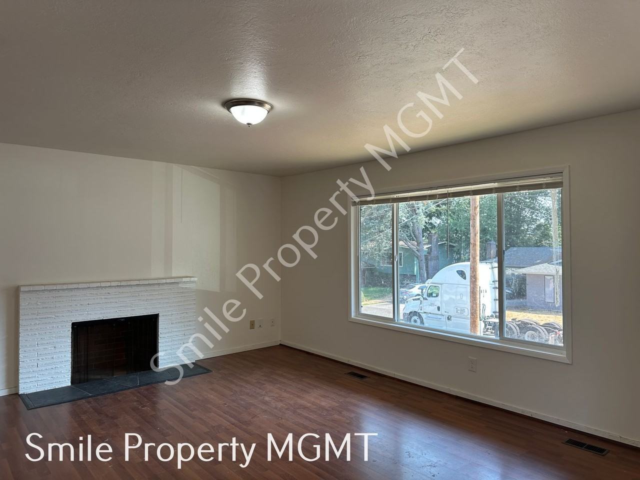 1003 Ne 175th Ave - Photo 3 of 18