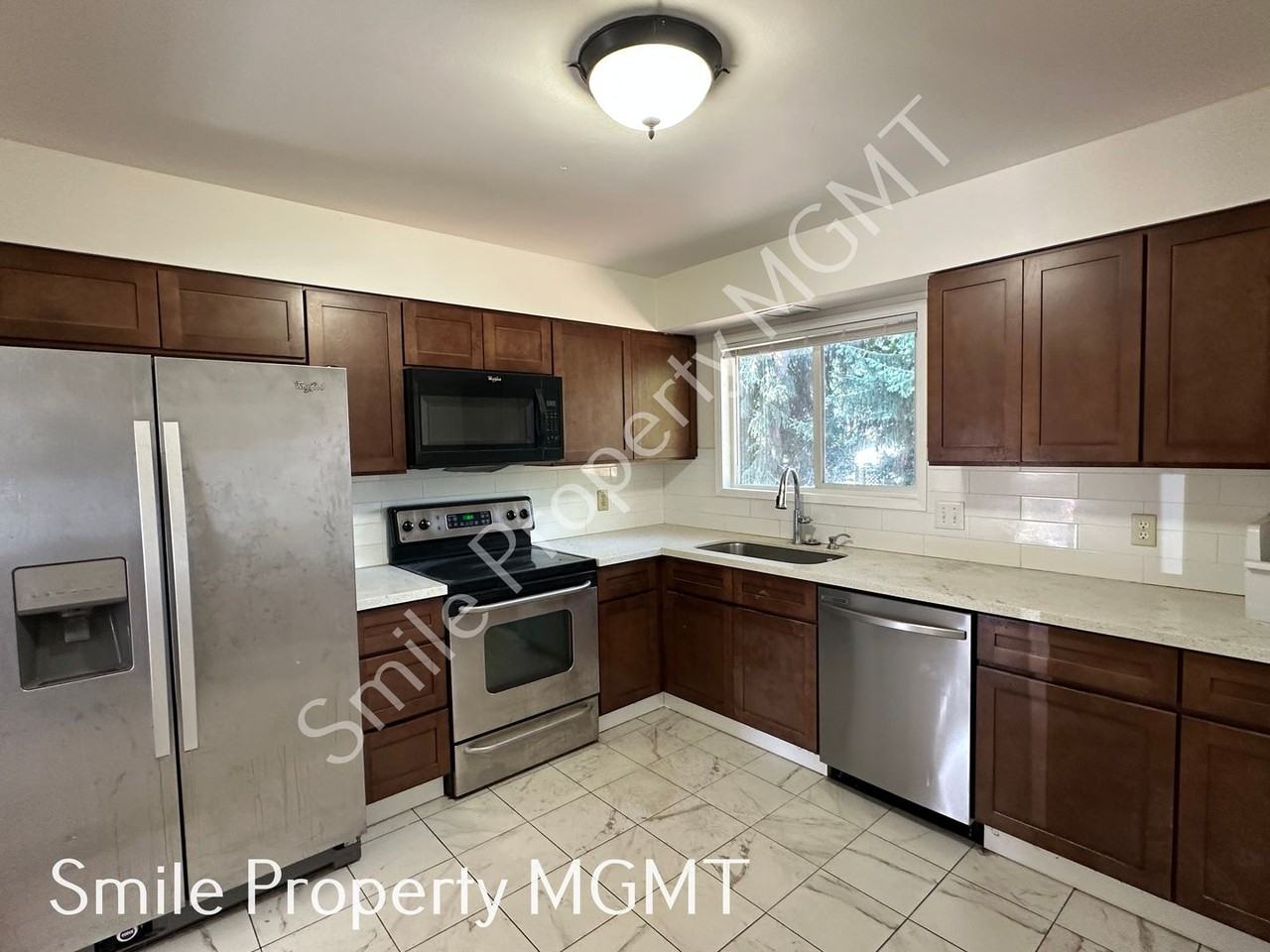 1003 Ne 175th Ave - Photo 4 of 18