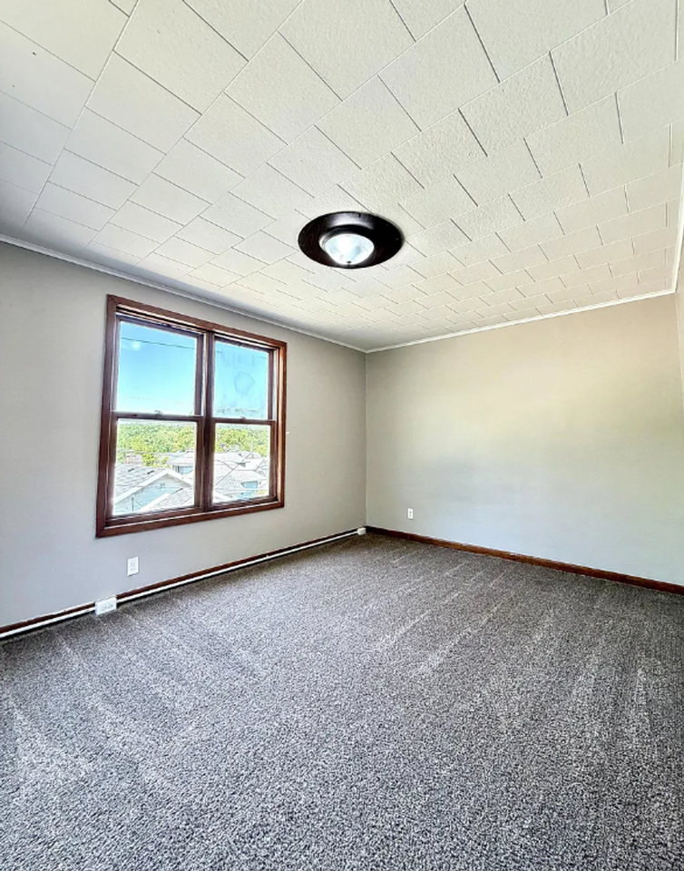 2106 Kleine St - Photo 3 of 7