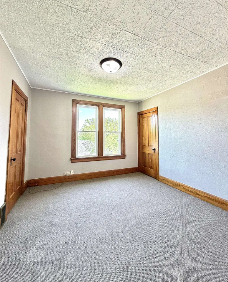 2106 Kleine St - Photo 4 of 7