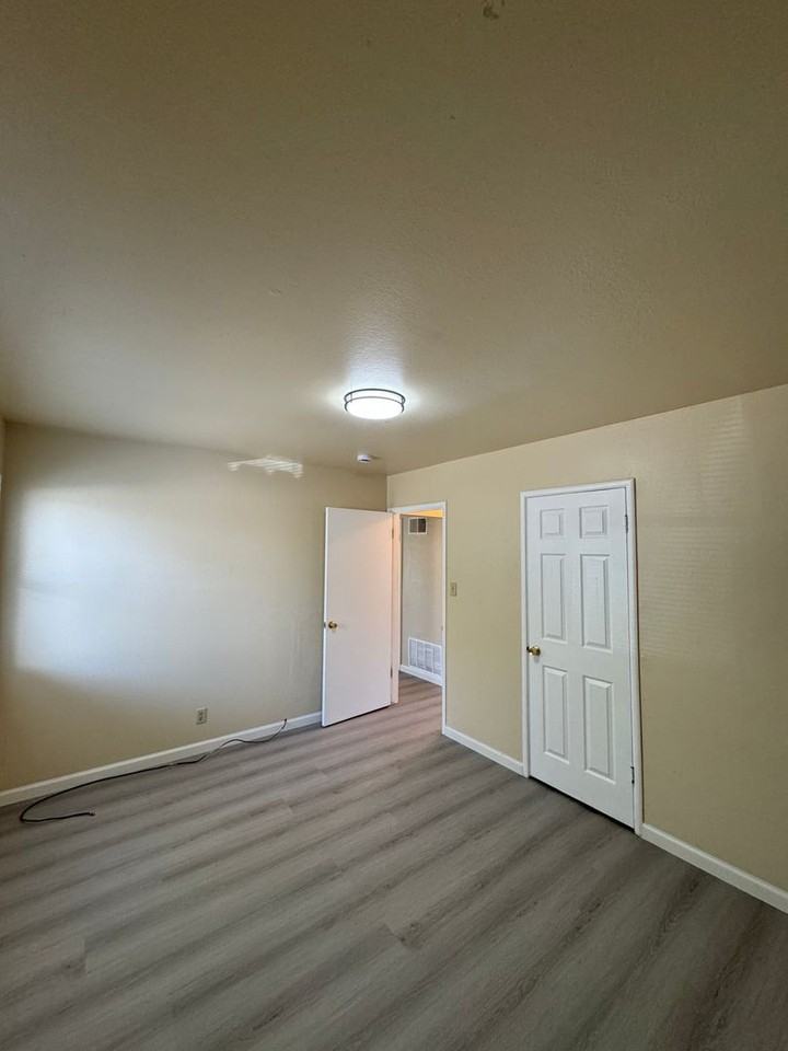 49 49 & 53 Mosswood Avenue - Photo 3 of 26