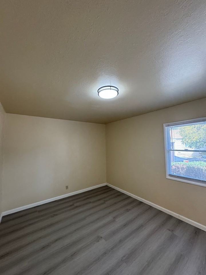 49 49 & 53 Mosswood Avenue - Photo 4 of 26